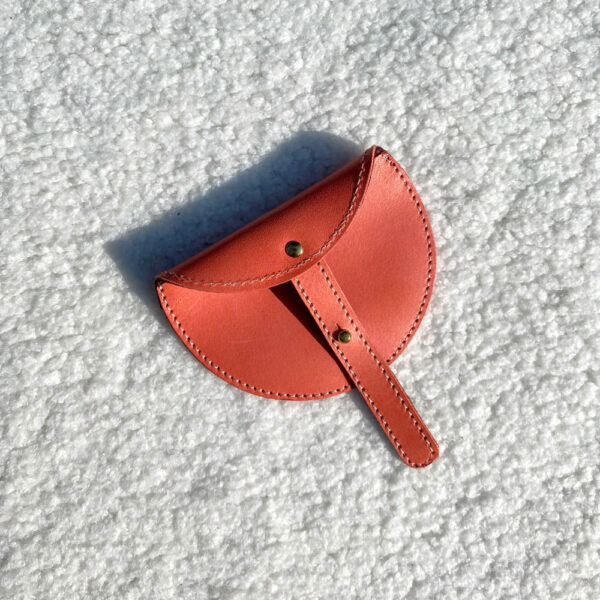 Porte monnaie en cuir lisse upcyclé en coloris rose doux