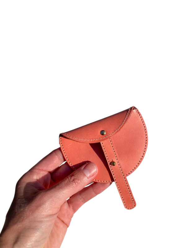 Porte monnaie en cuir lisse upcyclé en coloris bleu rose