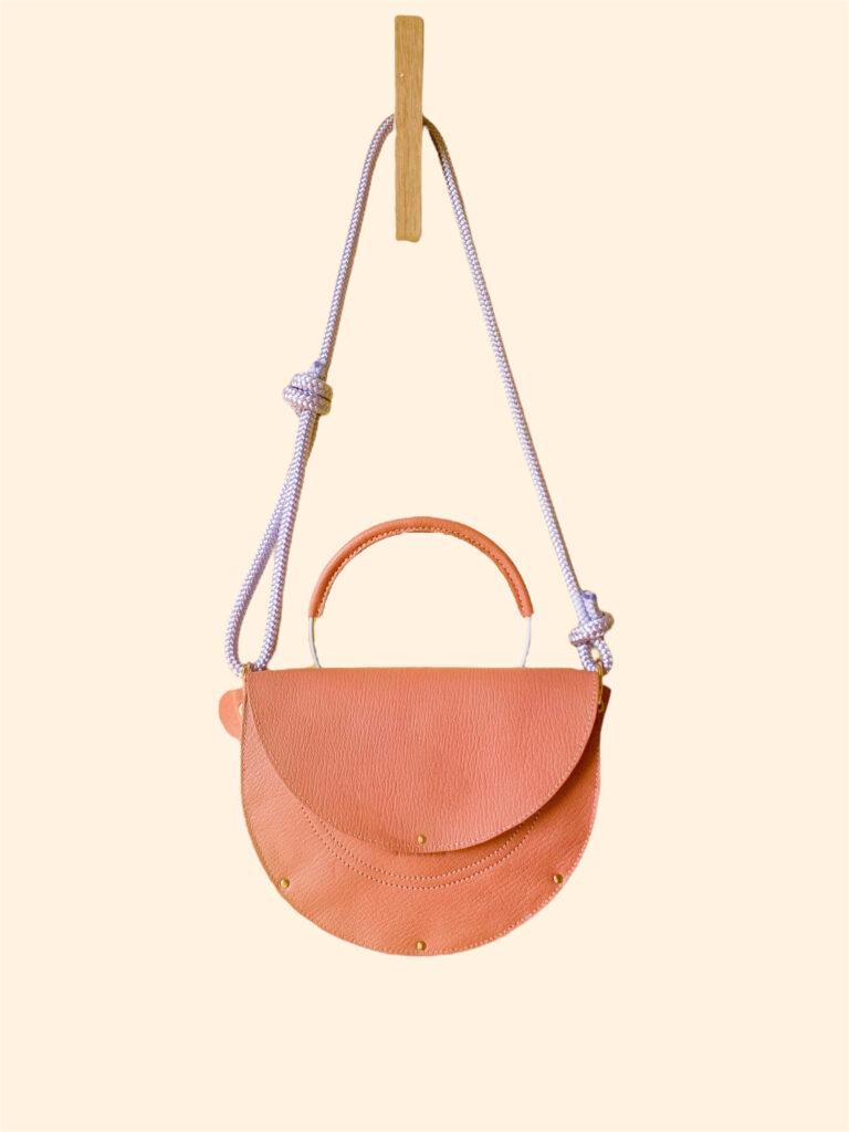 sac en cuir couleur pêche réalisée en France éco responsable